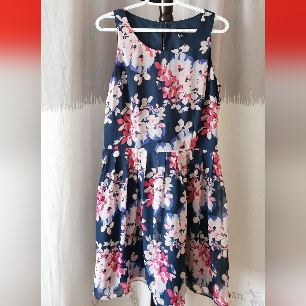 NWOT Gap dress. Ptp: 20 1/2"